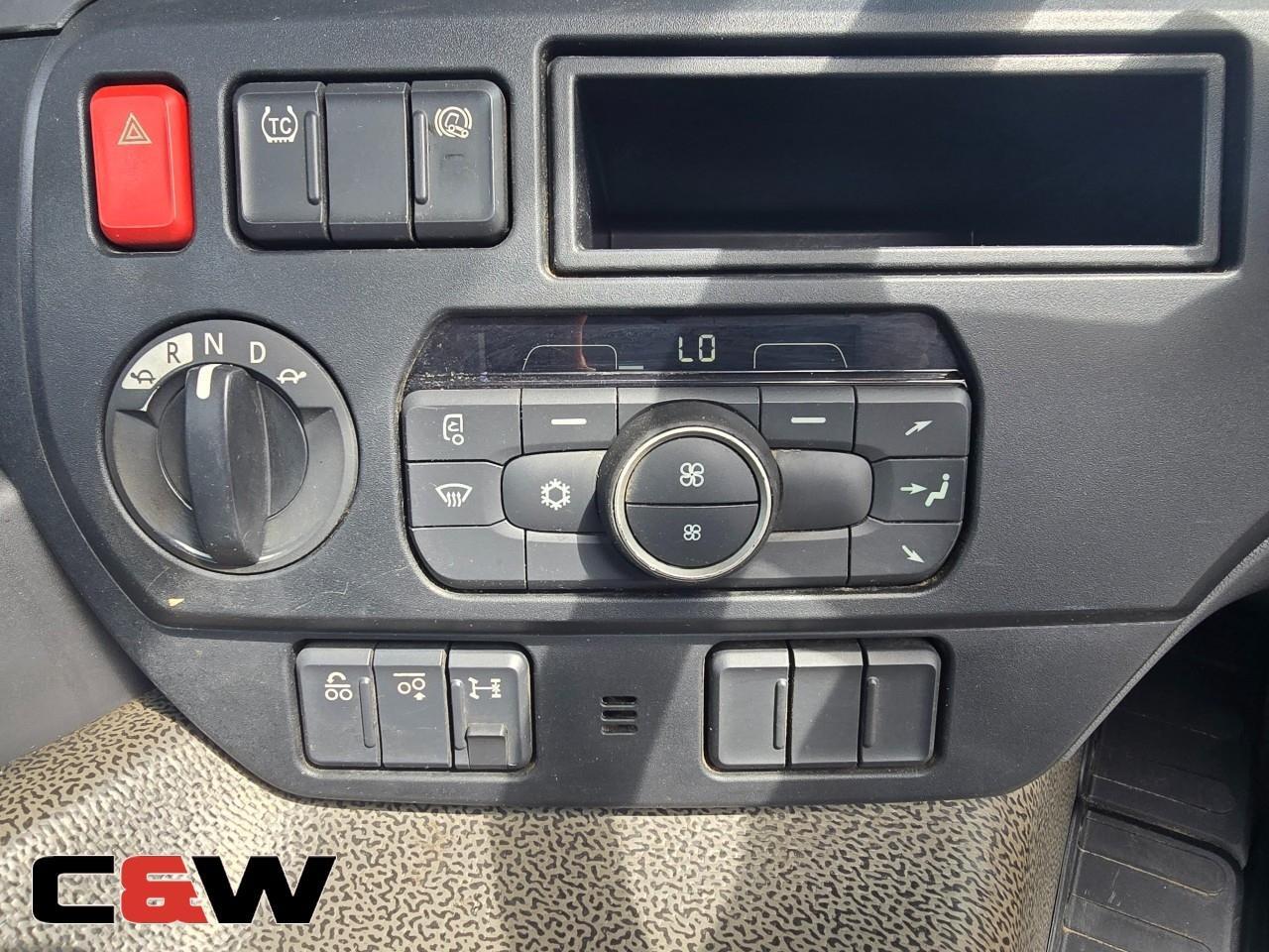 Vehicle image 32